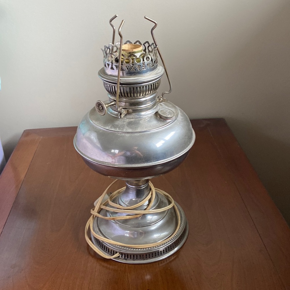 Antique Rayo converted oil lamp working